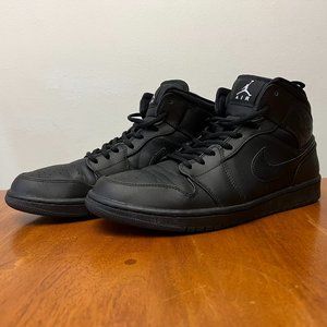 Jordan 1 all blacks